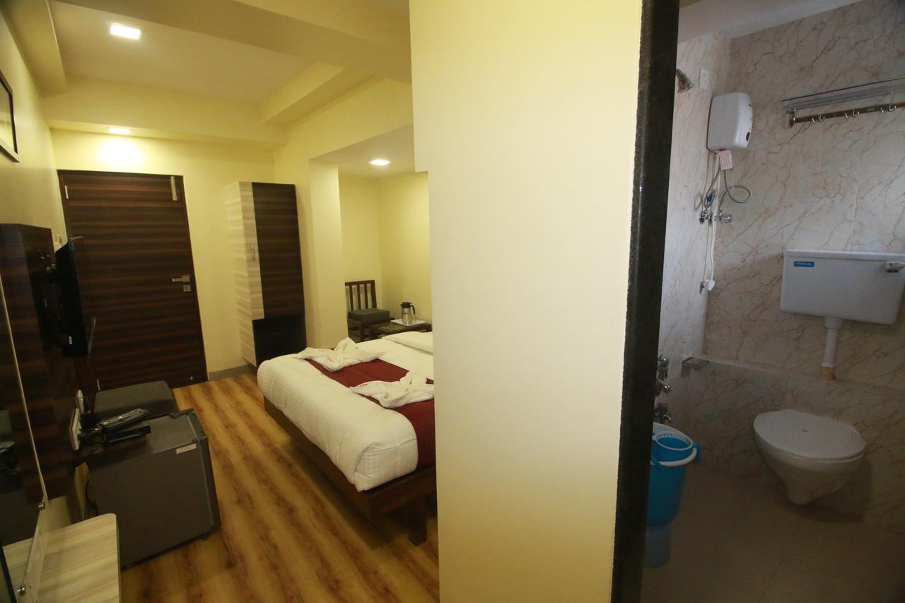 Hotel Alfa International Near Nanavati Hospital Mumbai Near Airport Mumbai Near Juhu Beach Exterior foto