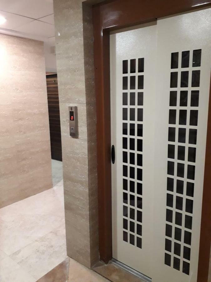 Hotel Alfa International Near Nanavati Hospital Mumbai Near Airport Mumbai Near Juhu Beach Exterior foto